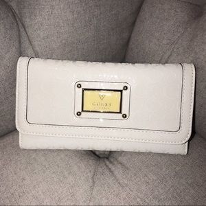 Simple White Guess Full Size Wallet